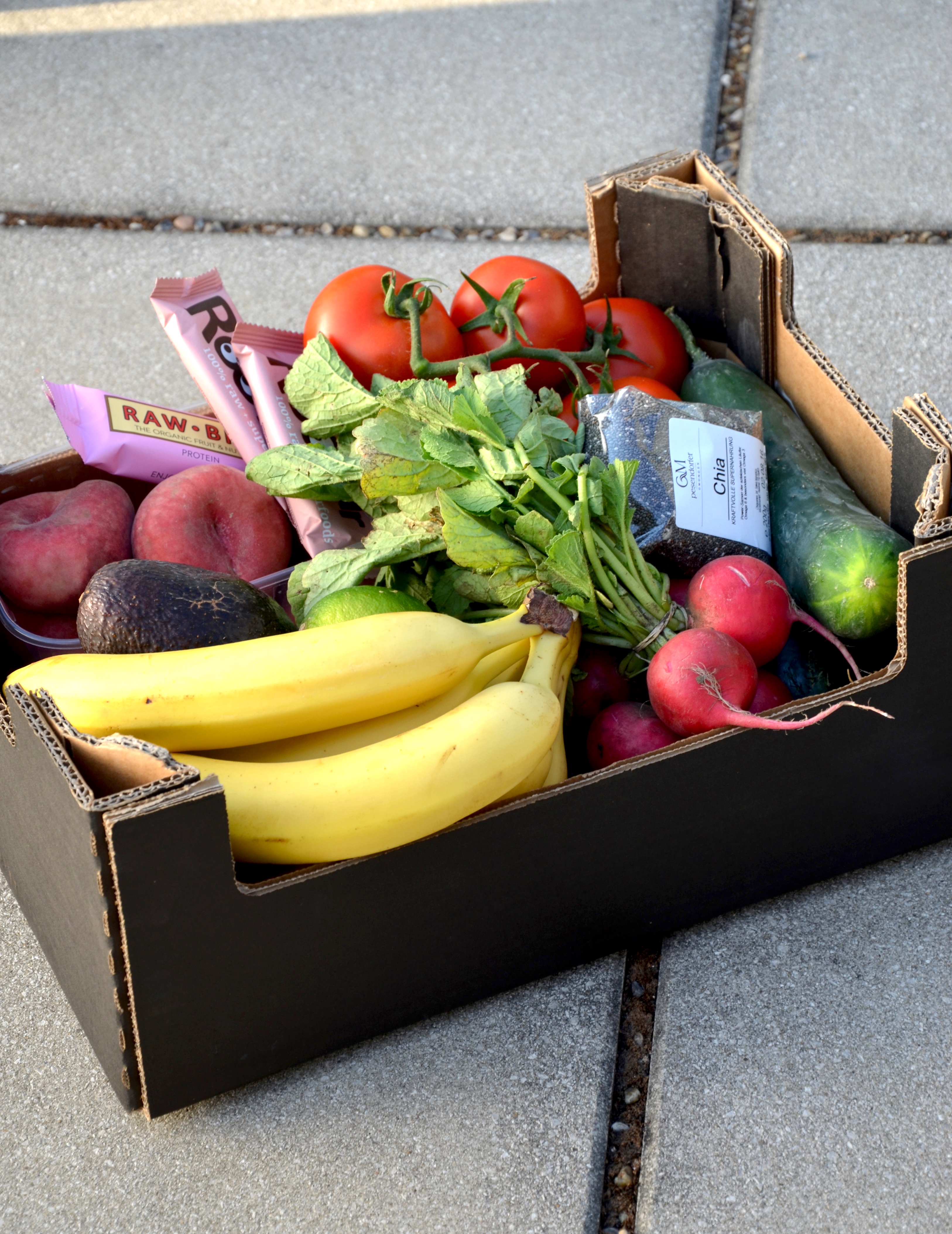 Review: Eine Woche Raw Vegan & Basilikum Salat Rezept