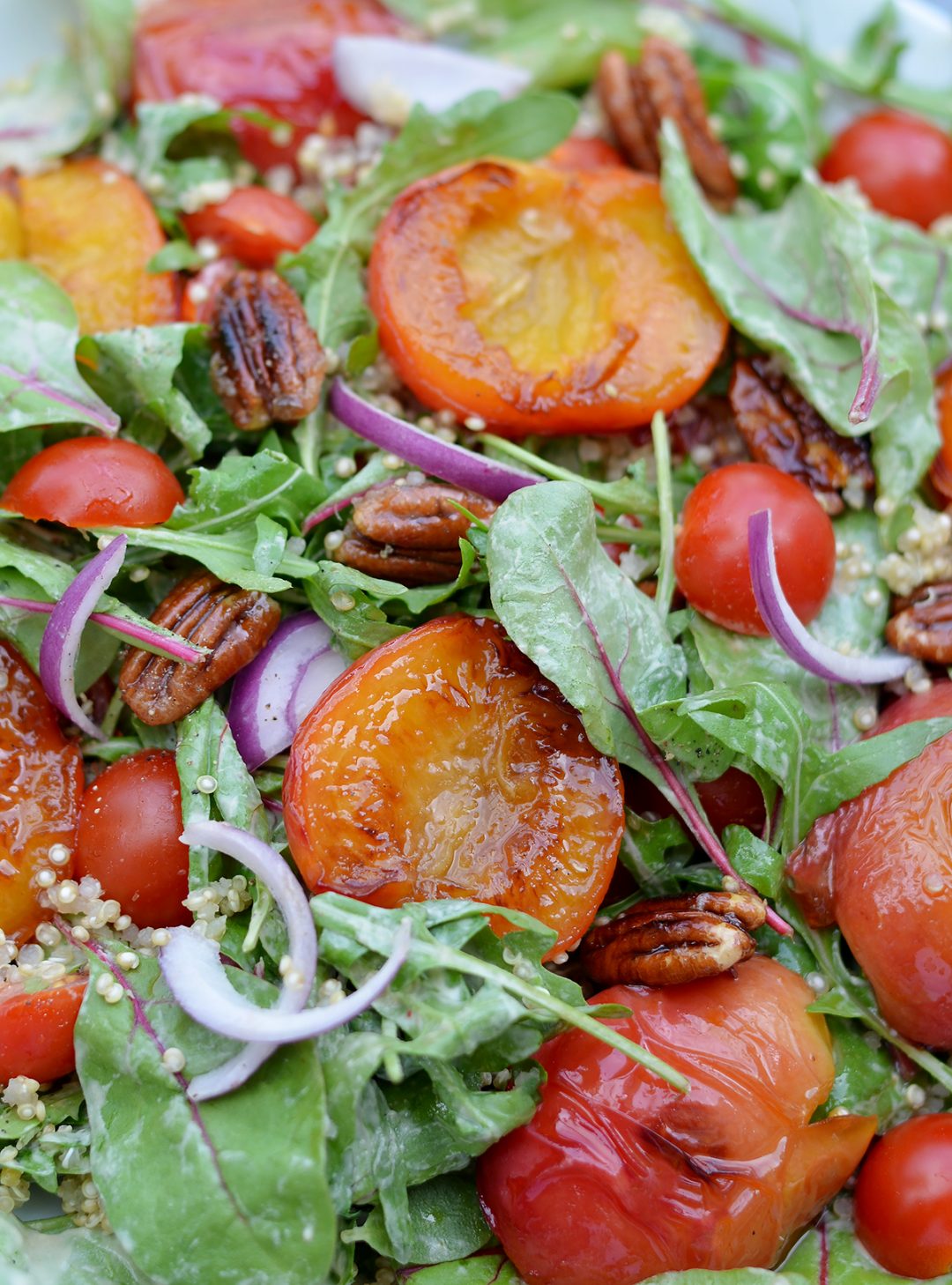 Peach Vibes: Pfirsich-Rucola Salat mit karamellisierten Pekannüssen ...