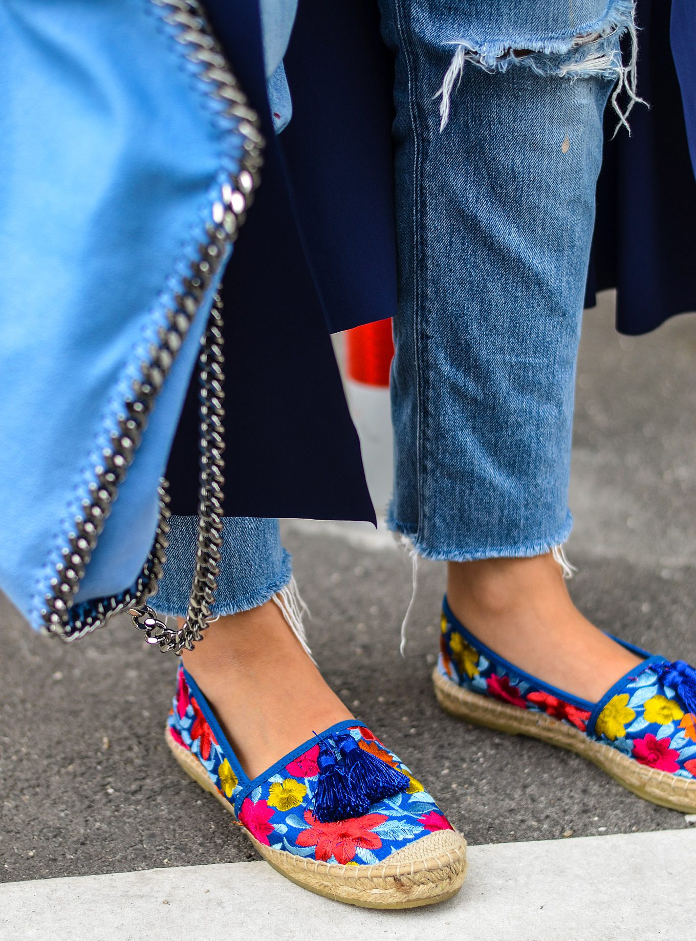 Vegan & Fair: Blumige, bequeme Espadrilles tragen & dabei Gutes tun