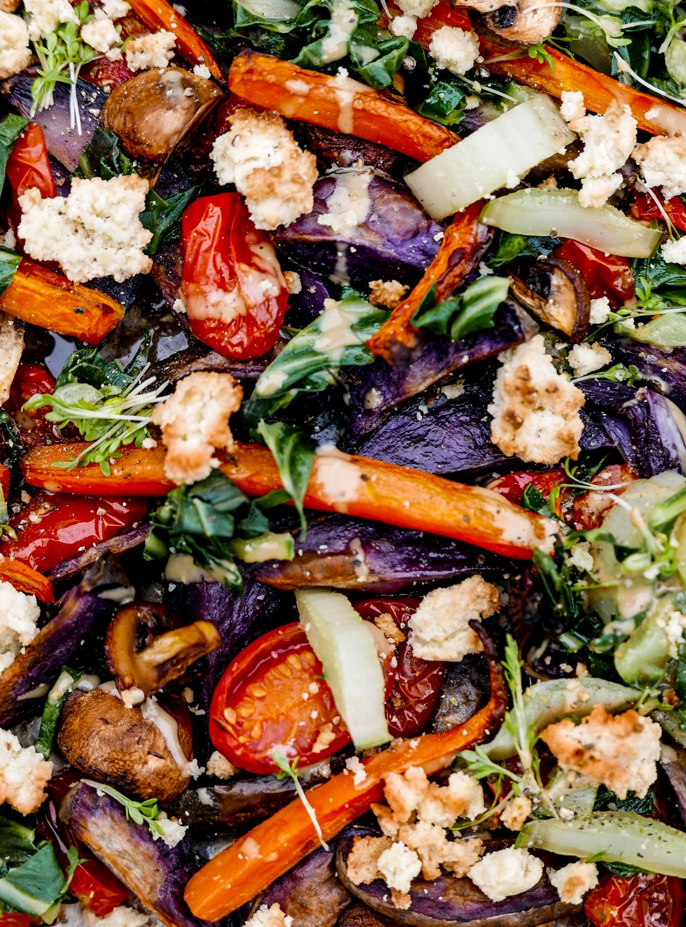 Buntes Wintergemüse mit gebackenem Mandel-Feta