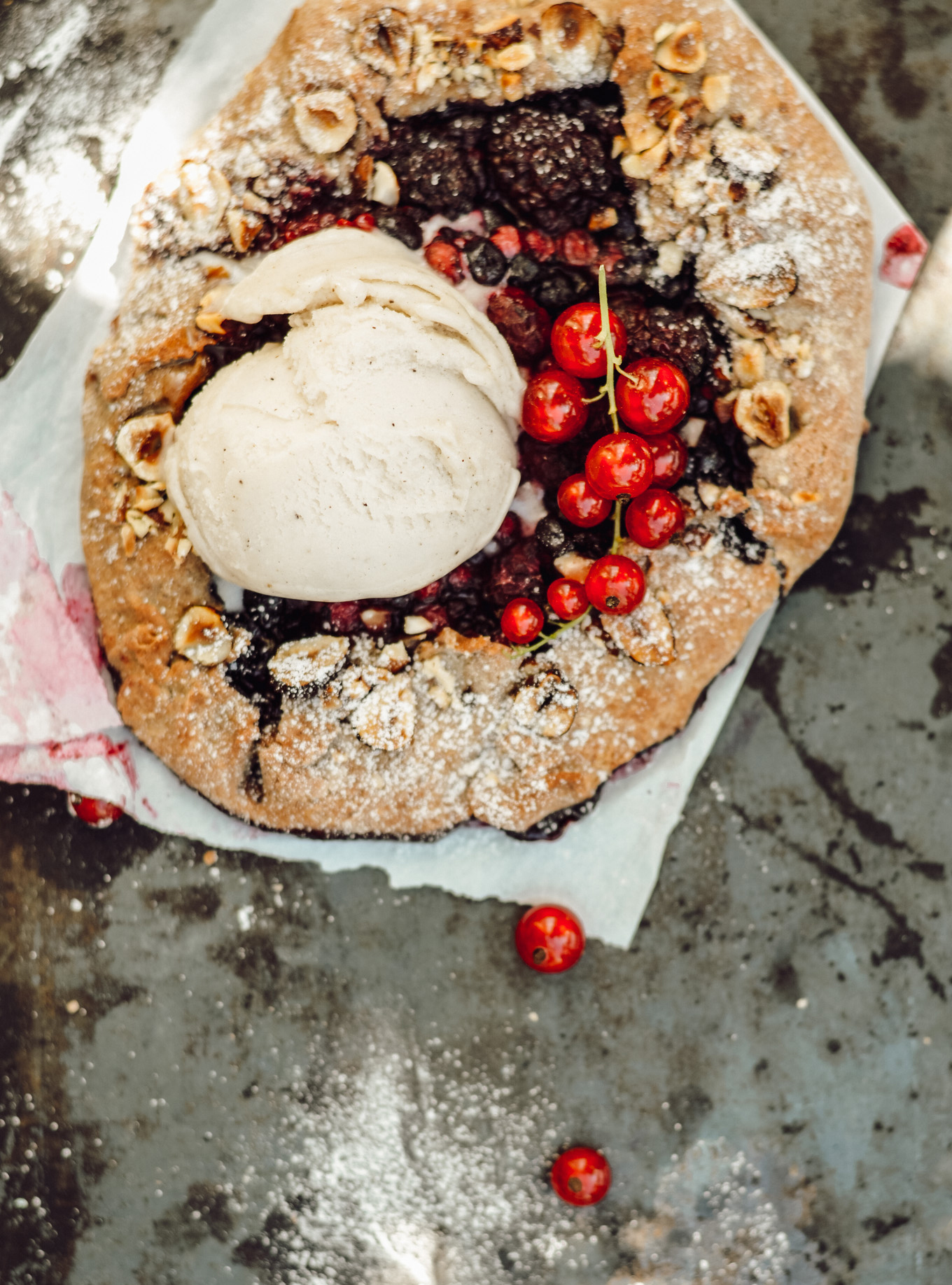Heiße Liebe Mini Waldbeeren Galettes mit Eiiis! [vegan, glutenfrei, zuckerfrei]