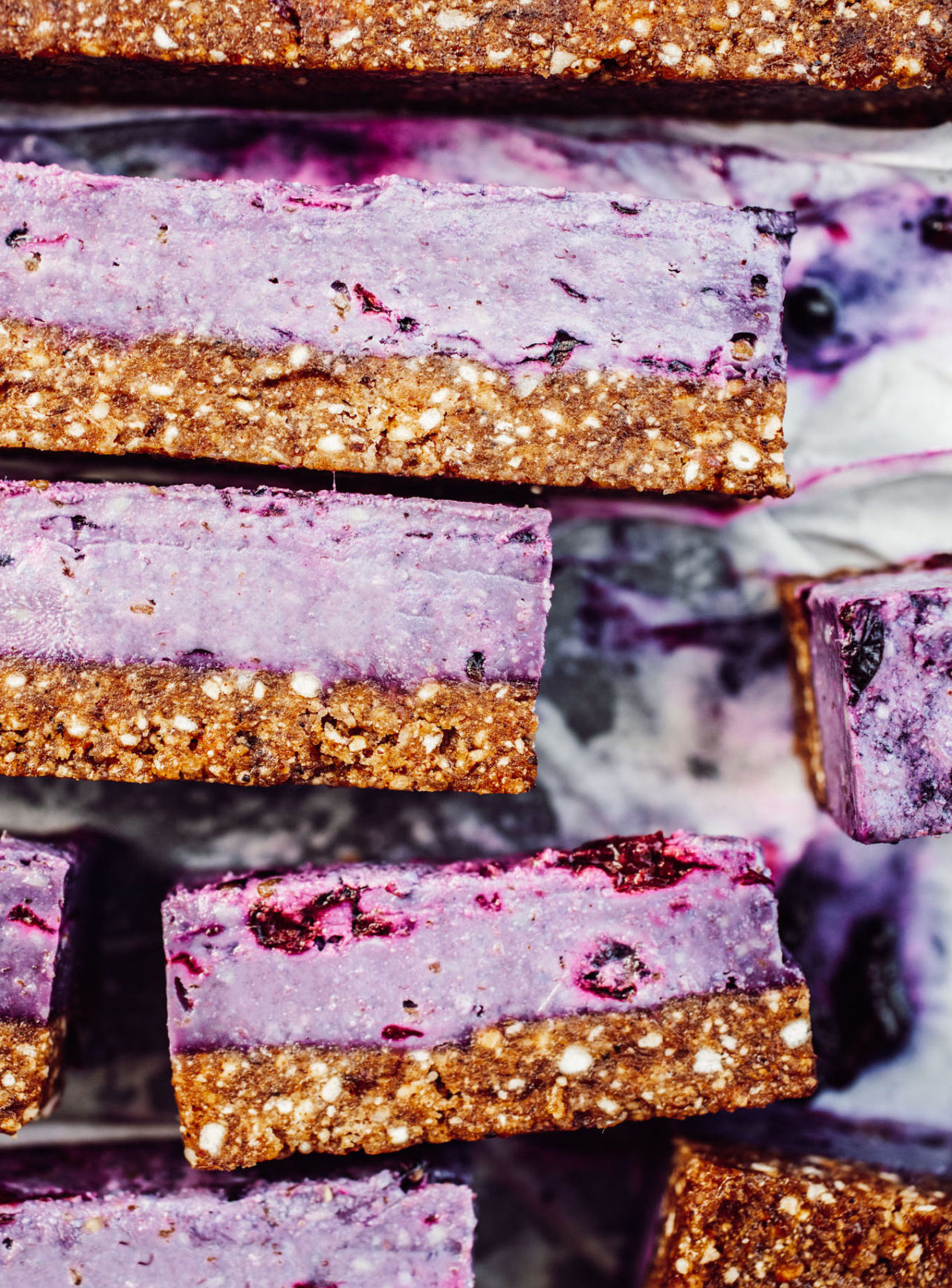Mini Raw Granola and Blackberry Cheesecake Bites [vegan, glutenfrei, zuckerfrei]